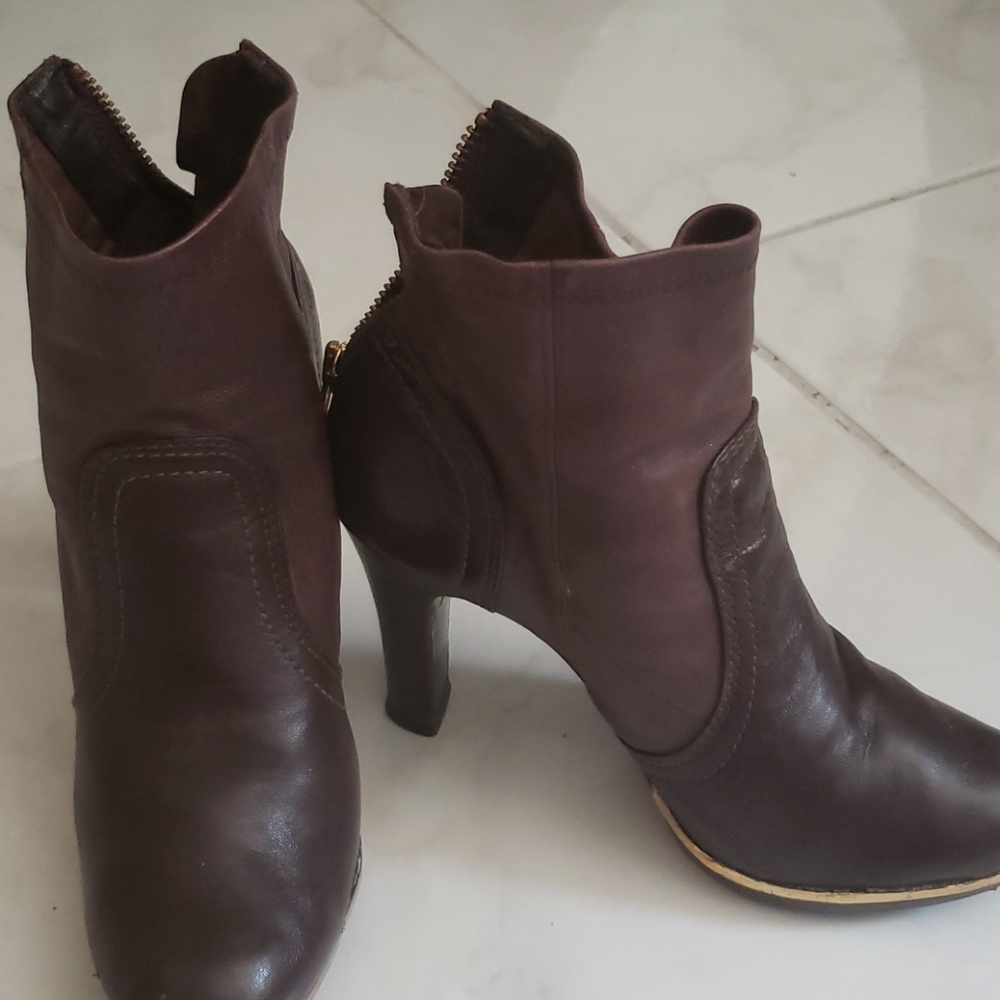 Boots - Picture 3 of 4